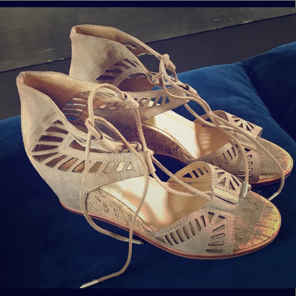 Dolce Vita-Linsey Lace up Wedge-Almond Suede sz 8